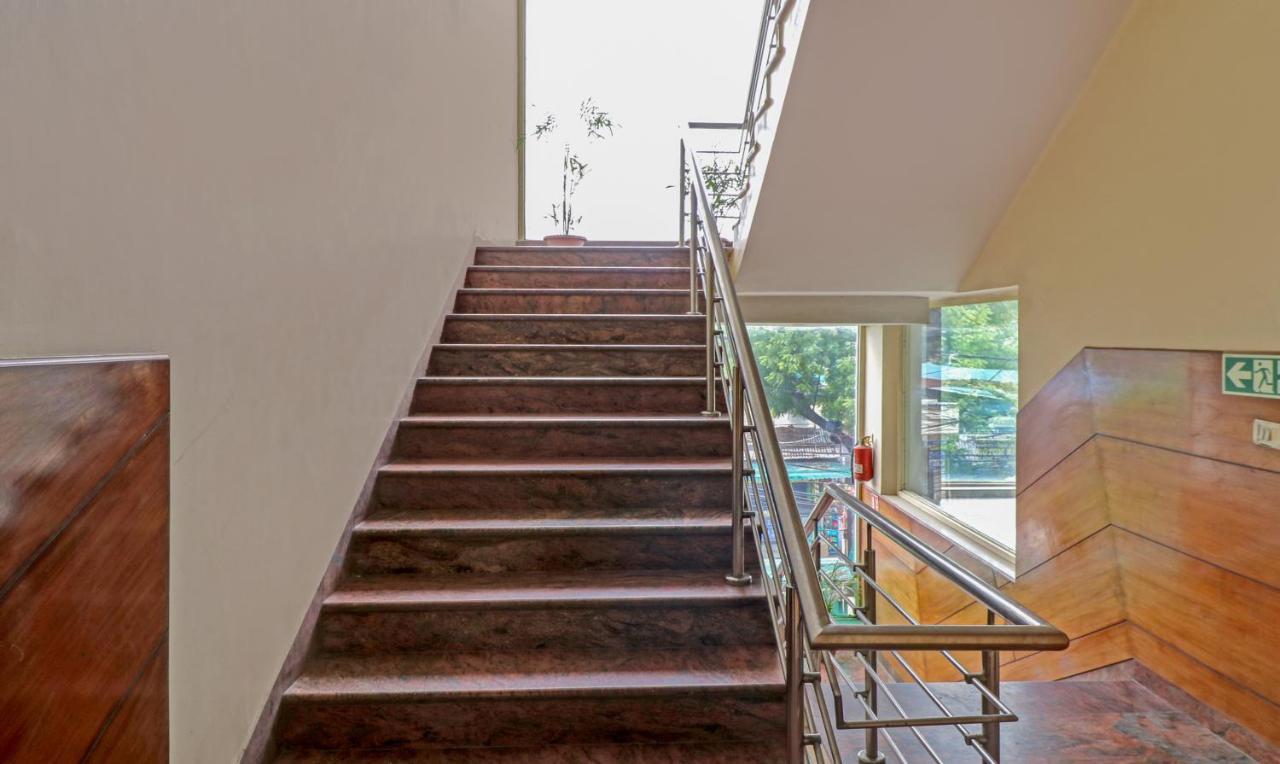 Treebo Galaxy Rooms Нью-Дели Экстерьер фото
